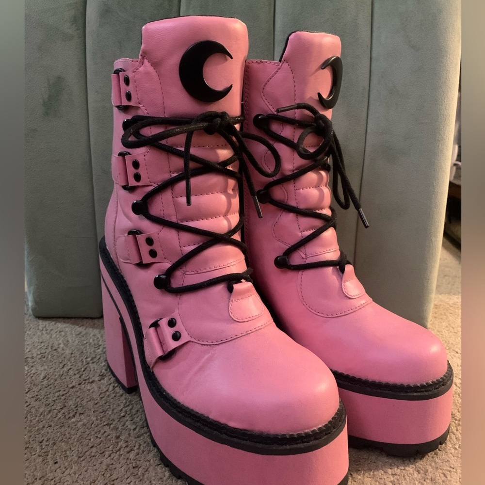 KILLSTAR pink boots size 6
